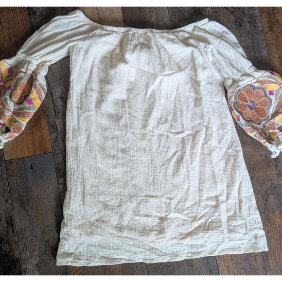 VaVa by Joy Han Boho Embroidered Bell Sleeve Dress Size XS Cream Pom Pom - Picture 4 of 4